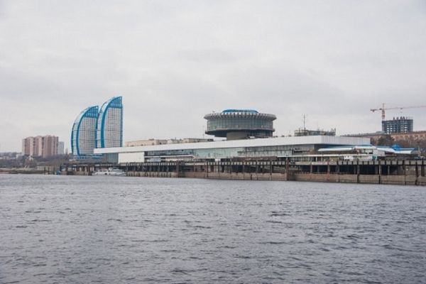 Волгоградцы обсуждают задержку авиарейса из-за угрозы БПЛА, смерть 21-летнего футболиста и аварию с маршруткой на трассе