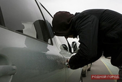 В Волгограде двое подростков угнали «четвёрку» у пенсионера