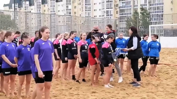 Волгоградские гандболистки-пляжницы взяли серебро первенства РФ