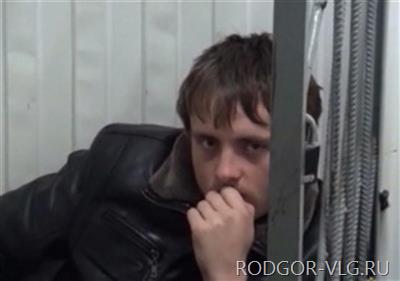 Житель Волгоградской области спрятался от сотрудников ДПС в багажнике