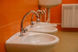 Во всех районах Волгограда отключат горячую воду в июле