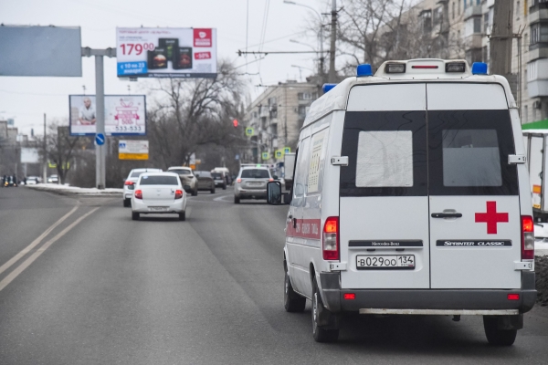 За день в Дзержинском районе Волгограда сбили двух человек