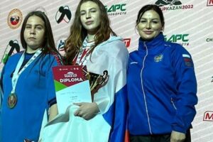 Волгоградки завоевали три награды на соревнованиях по борьбе на поясах