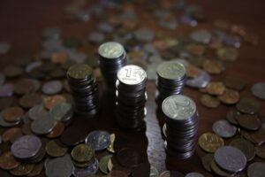 Волгоградец насобирал литровую банку 10-рублевых монет
