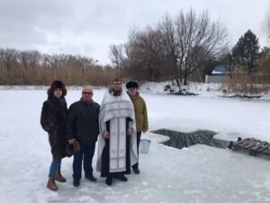 В Волжском на Крещение пластический хирург искупался в проруби