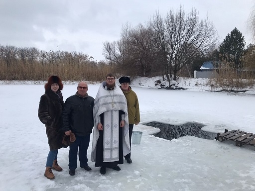 В Волжском на Крещение пластический хирург искупался в проруби