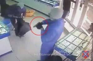 В Волгограде налетчики с пластмассовыми ванночками ограбили ювелирный салон
