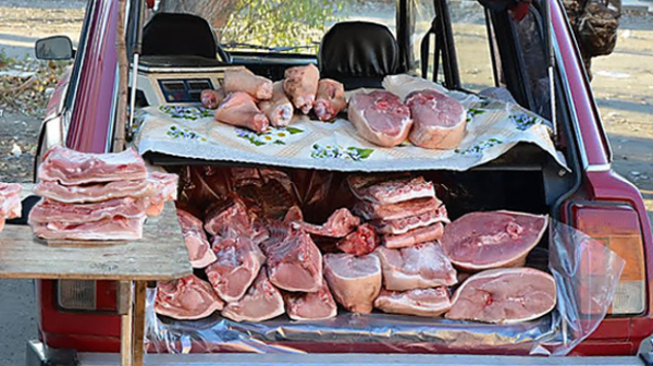 Волгоградцев предостерегли от покупки продуктов на улице с рук