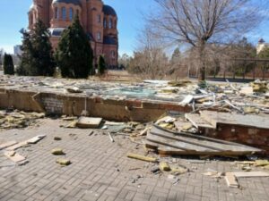В центре Волгограда почти полностью демонтировали павильон «МАН»