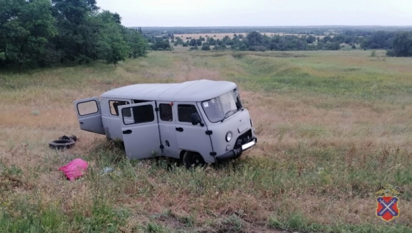 В Волгоградской области у УАЗа на ходу оторвалось колесо
