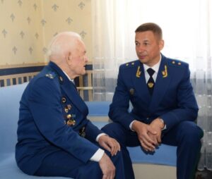 Прокурор Волгоградской области поздравил с днем рождения ветерана