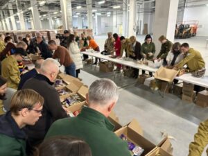 Волгоградцы отправляют новогодние подарки участникам СВО