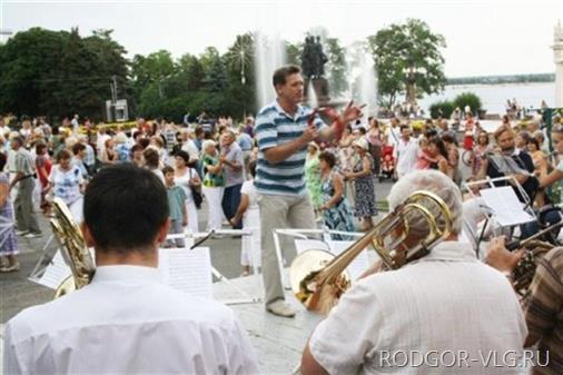 В каждом районе Волгограда появятся открытые концертные площадки