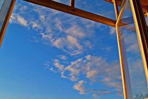 На севере Волгограда 57-летний мужчина погиб при мытье окон