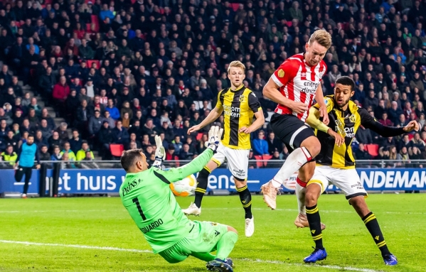 «Витесс» Леонида Слуцкого проиграл «ПСВ»