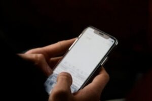 Школьник из Волжского лишился 69 тысяч рублей из-за мошенников