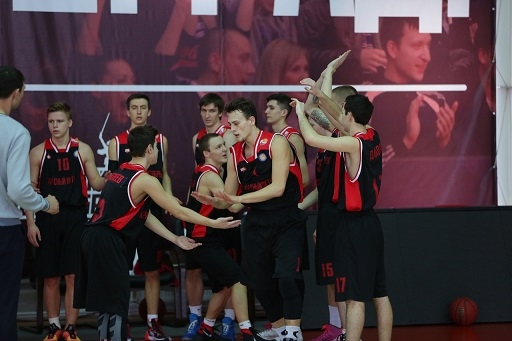 Молодые волгоградские баскетболисты дважды обыграли дублёров «Енисея»