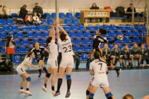 Волгоградские гандбольные клубы синхронно уступили своим оппонентам