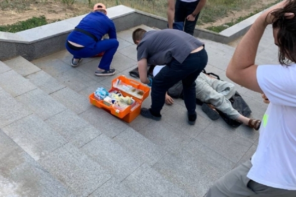 В Волгограде ищут свидетелей падения фанеры на голову прохожего в сквере Пушкина
