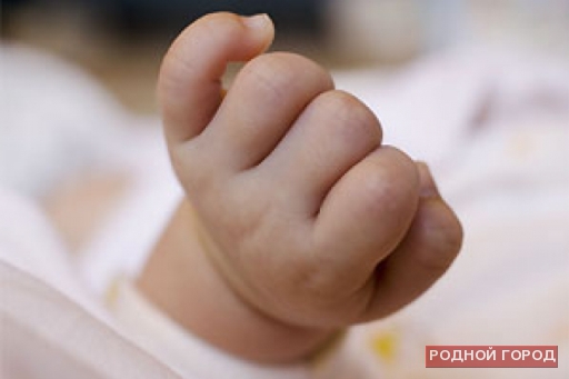 Новорожденную девочку нашли у подъезда дома в Волгоградской области