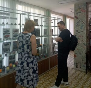 В Волгоградской библиотеке прошла встреча с артистом Артемом Волобуевым