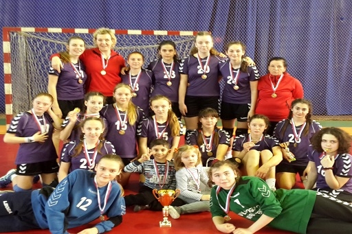 Юные волгоградские гандболистки завоевали бронзовые медали первенства России