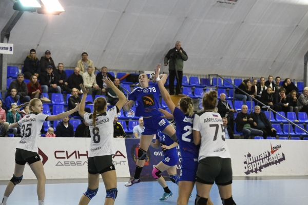 Волгоградское «Динамо» дома уступило тольяттинской «Ладе»