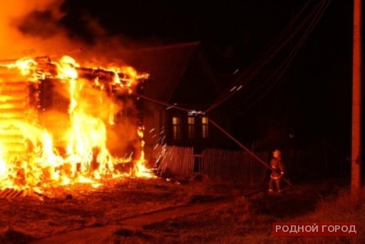 Под Волгоградом на пожаре пострадали бабушка и 9-летний внук