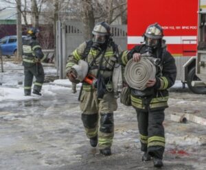 В Волгограде сотрудники МЧС потушили условный пожар в школе
