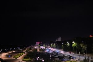 Момент взрыва во дворе на севере Волгограда запечатлела камера с домофона