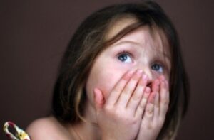 Мать ударила кулаком в лицо 2-летнюю дочь под Волгоградом