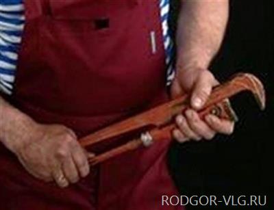 Пожилого волгоградца ограбили два лже-сантехника