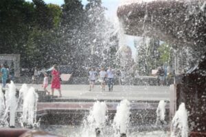 В Волгограде предупредили об опасности купания в фонтанах