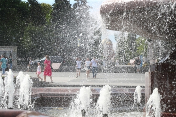 В Волгограде предупредили об опасности купания в фонтанах