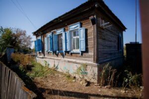 Душевнобольной волгоградец закидал окна соседей камнями