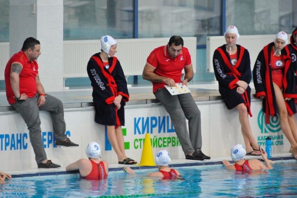 Волгоградские ватерполистки разгромили «КИНЕФ-2»