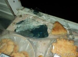 Пьяный волгоградец проник в блинную через окно подачи продукции