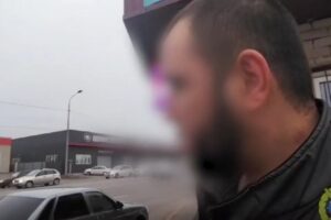 В Волгограде остановили автомобиль с подложными номерами