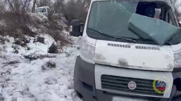 В Волгоградской области микроавтобус попал в аварию со смертельным исходом