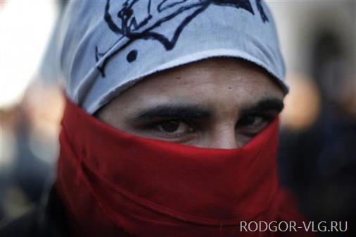 Люди в платках на лицах ограбили волгоградца в его квартире