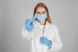 Волгоградских модников предупредили о том, что гриллзы вредны для зубов
