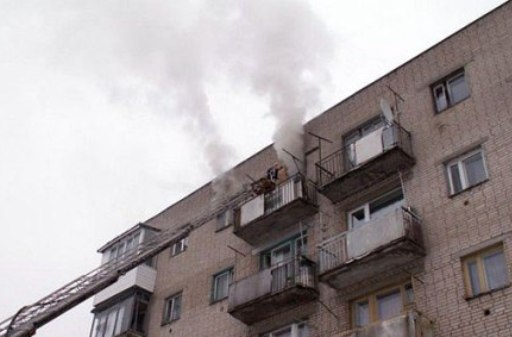 В Котельниково из горящего дома эвакуировали 60 человек