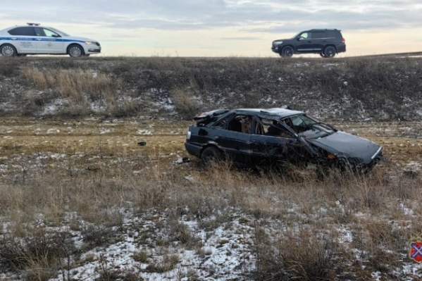 В Волгоградской области в ДТП с иномаркой пострадали двое взрослых и трое детей