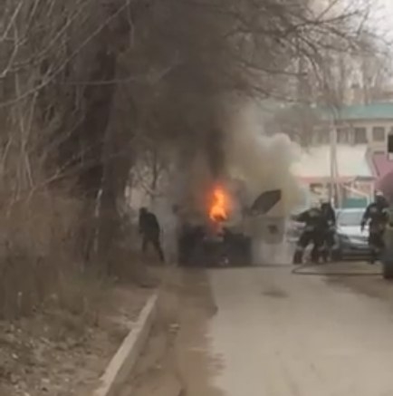 В Волгограде рядом с пожарной частью вспыхнуло авто инкассаторов