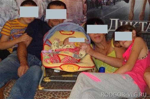 Волгоградка бросила детей ради молодого любовника