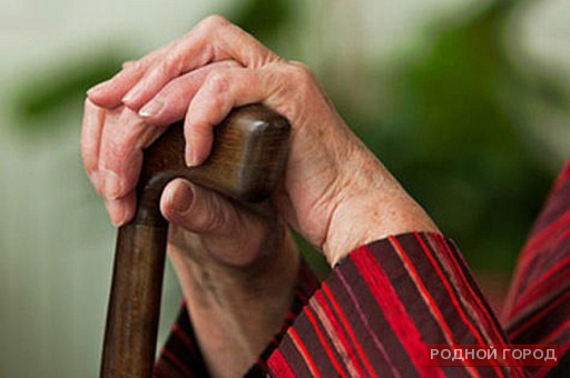 В центре Волгограда на пенсионерку напали в подъезде её дома