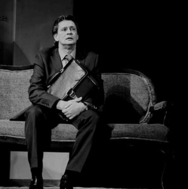 Александр Домогаров со скандалом ушел из МХАТа