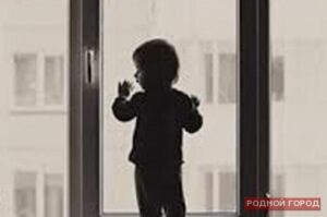 В Волгограде скончалась выпавшая из окна 8 этажа 2-летняя девочка