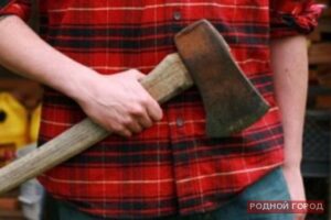 В Клетском районе мужчина ударил приятеля топором по голове