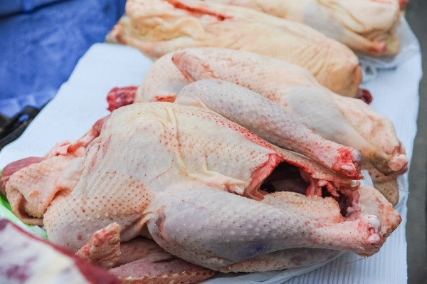 В Волгограде не допустили продажи 6 тонн просроченного куриного мяса